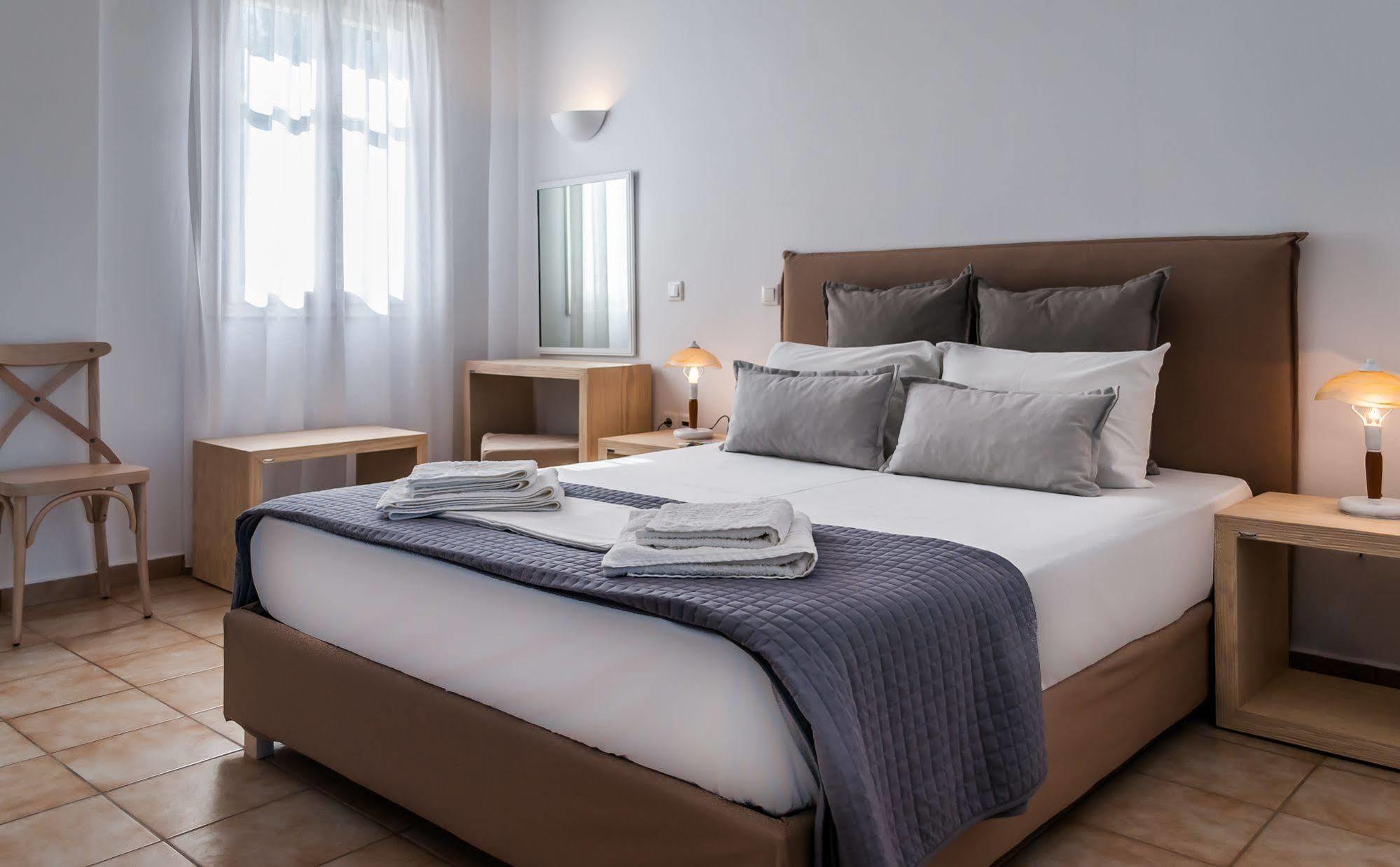 Pente Elies Milos Hotel Pollonia Exterior photo